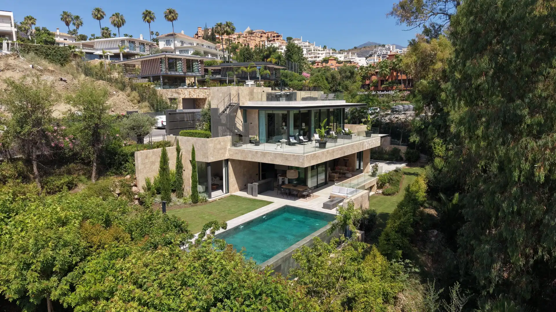 Vista exterior de Casa o chalet en venta en Marbella con Aire acondicionado, Calefacción y Jardín privado