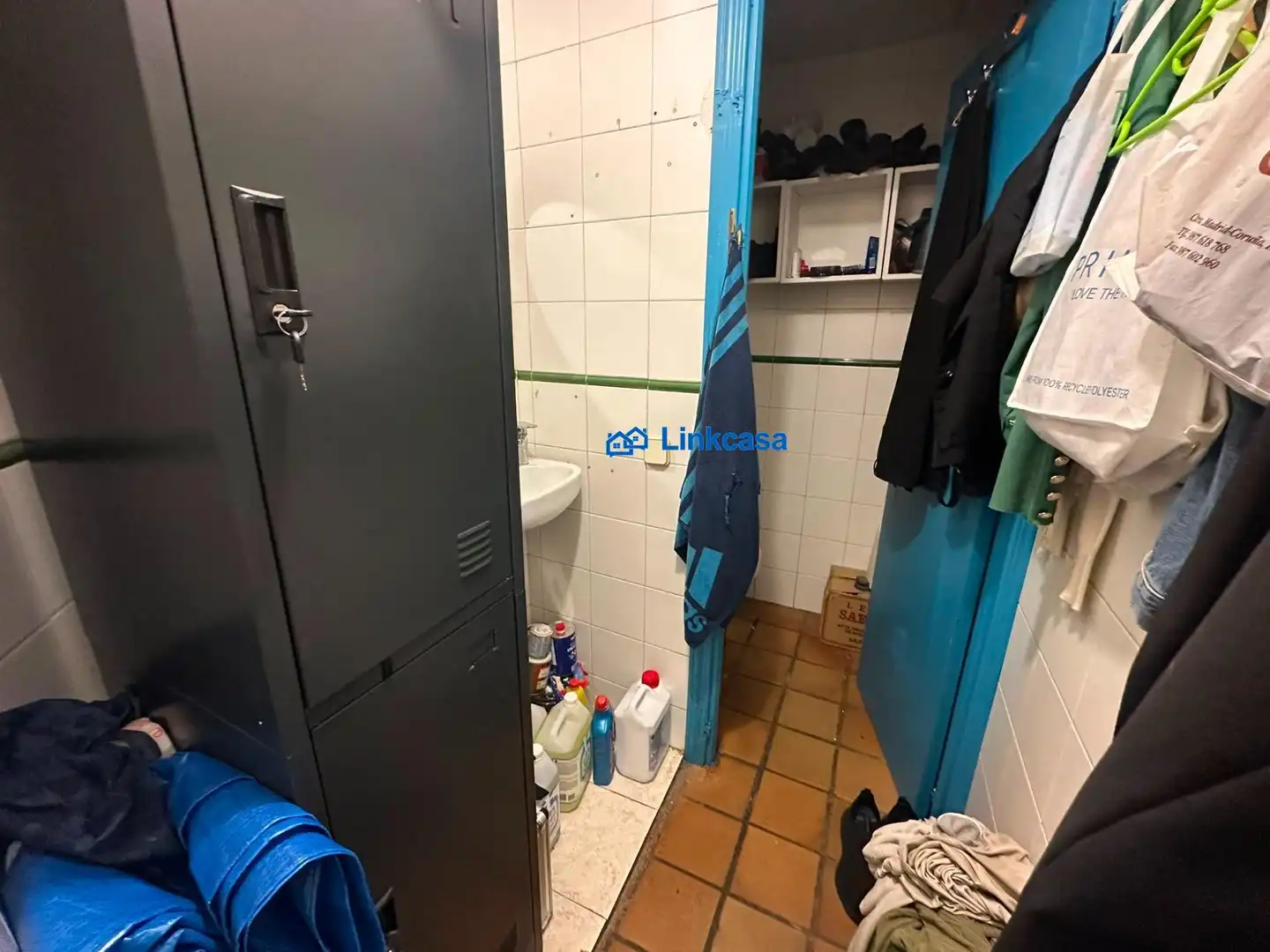 Baño de Local en traspaso en Madrid con Aire acondicionado y Amueblado
