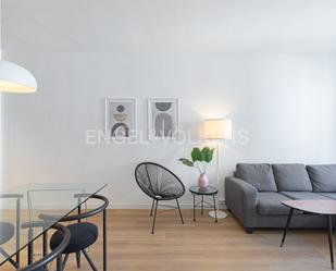 Sala d'estar de Apartament de lloguer en  Barcelona Capital amb Aire condicionat, Terrassa i Balcó