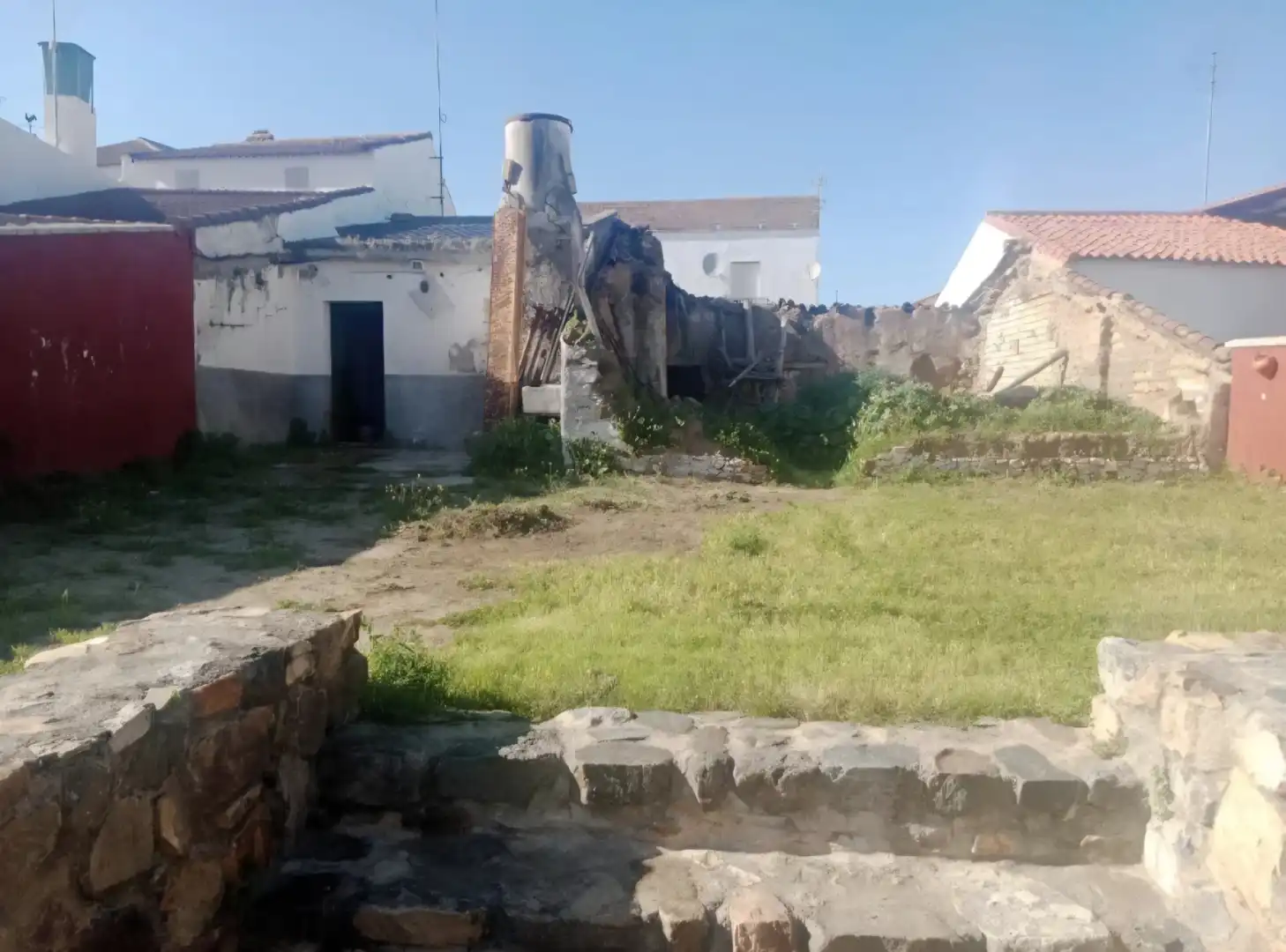 Casa adosada en venda en El Castillo de las Guardas amb Jardí privat i Piscina