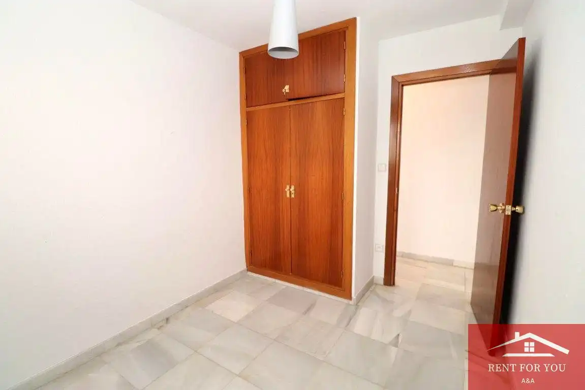 Dormitori de Pis de lloguer en Coín amb Terrassa