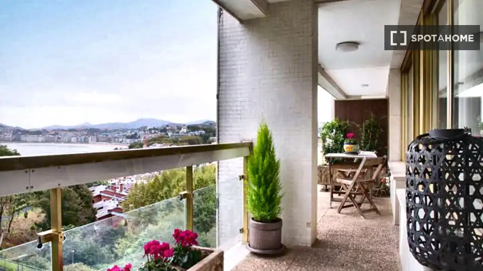 Balcony of Apartments for share in Donostia - San Sebastián   with Air Conditioner, Terrace and Furnished