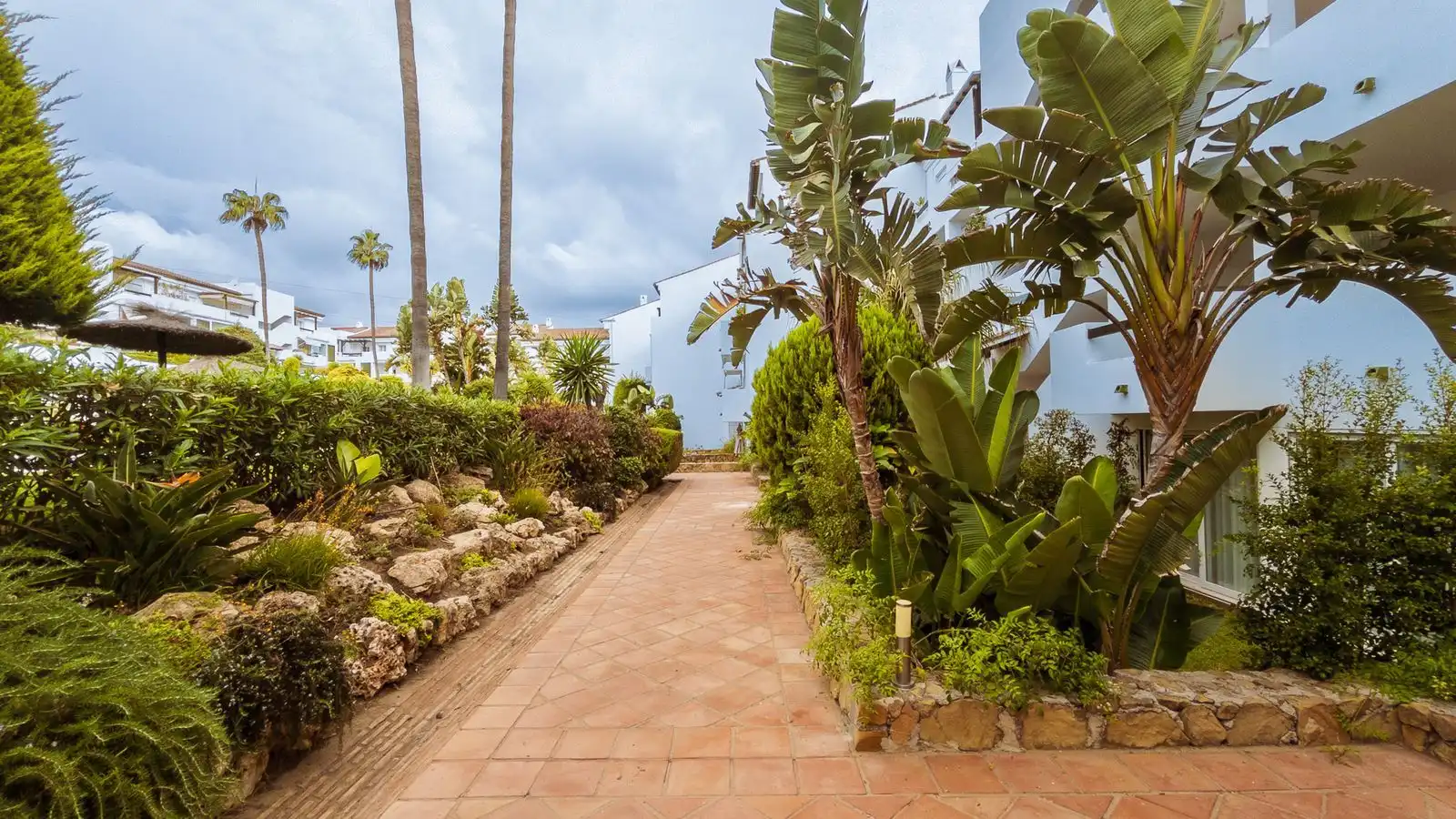 Jardín de Ático en venta en Estepona con Aire acondicionado, Terraza y Amueblado