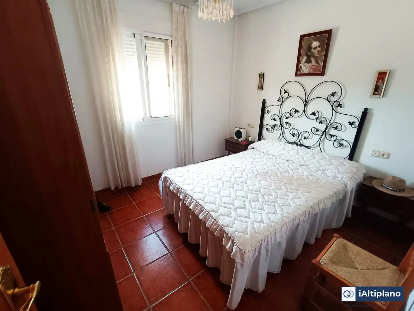 Dormitori de Casa o xalet en venda en Baza amb Jardí privat, Piscina i Moblat