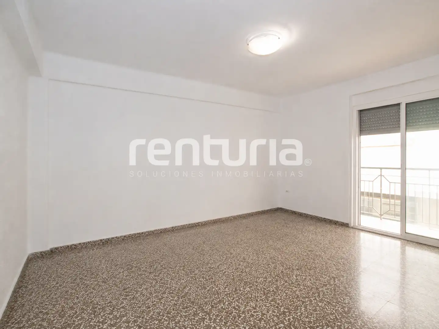 Piso en venta en Valencia con Terraza, Trastero y Horno