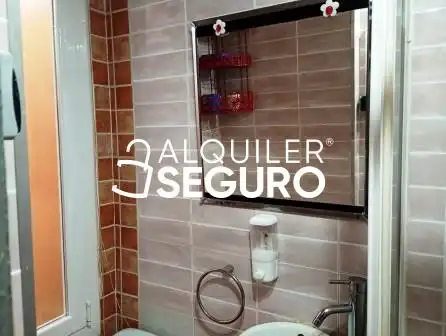 Baño de Piso de alquiler en Miranda de Ebro con Calefacción, Terraza y Amueblado
