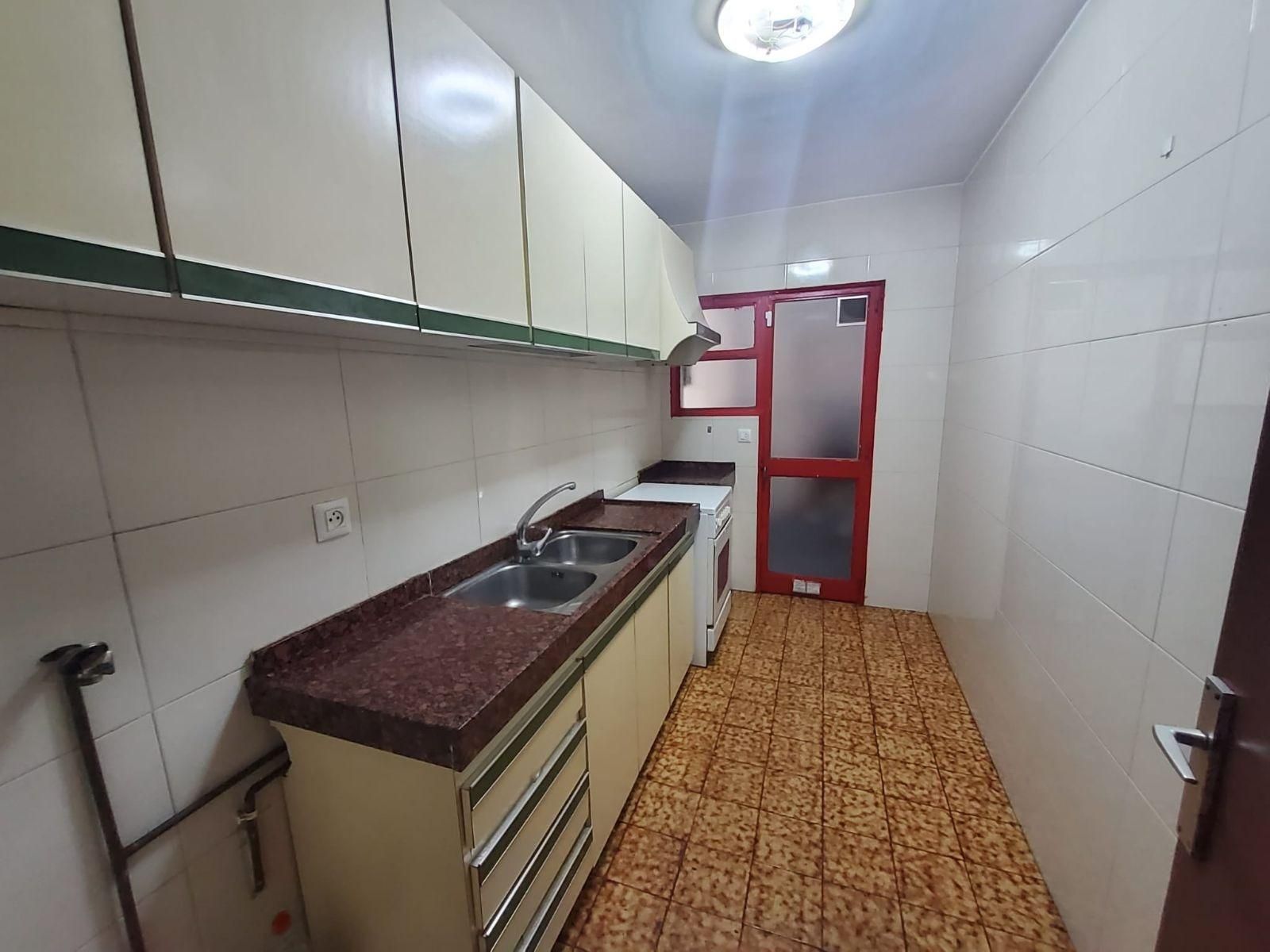 Kitchen of Flat for sale in Terrassa  with Balcony