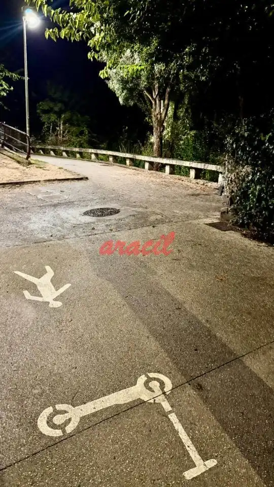 Vista exterior de Casa adosada en venda en Ourense Capital  amb Calefacció, Jardí privat i Parquet
