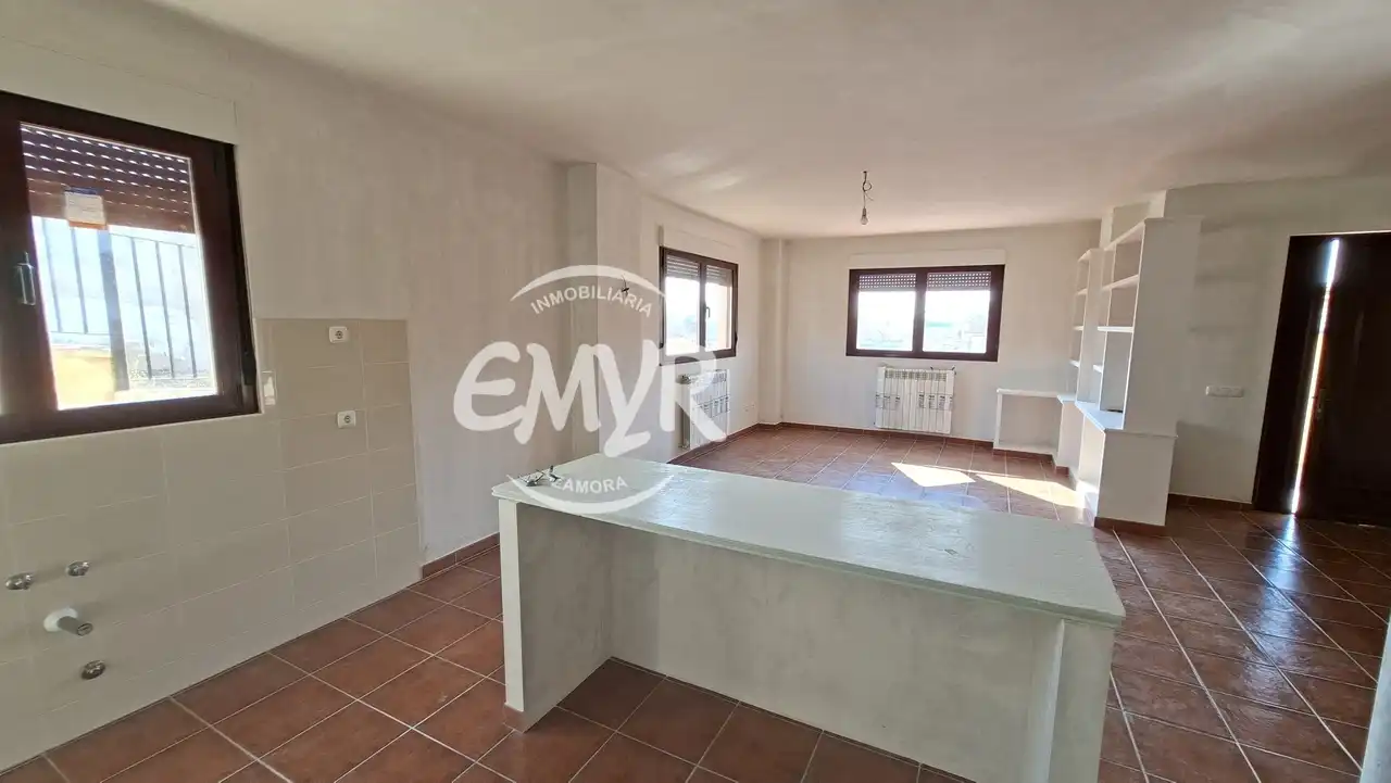 Sala de estar de Casa o chalet en venta en Coreses con Calefacción y Jardín privado