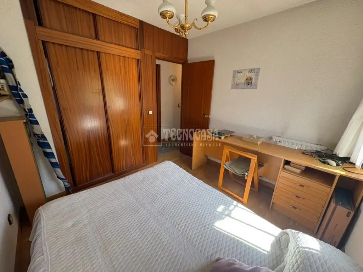 Dormitori de Casa adosada en venda en Getafe amb Calefacció, Jardí privat i Terrassa