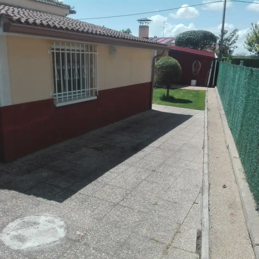 Vista exterior de Casa o chalet en venta en Simancas con Jardín privado, Parquet y Terraza