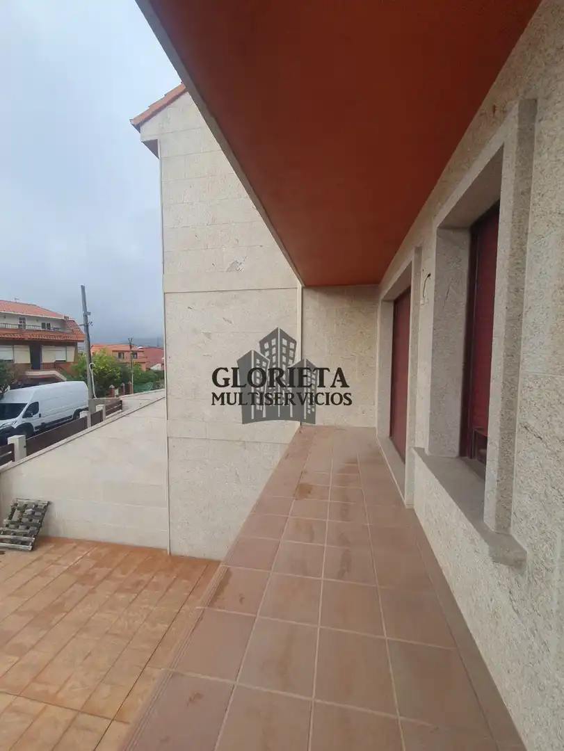 Vista exterior de Casa adosada en venta en Vigo  con Calefacción, Parquet y Terraza
