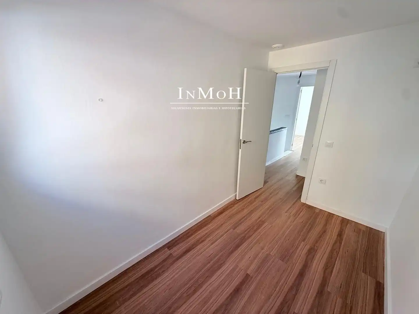 Habitación de Casa adosada en venta en San Fernando con Balcón y Alarma