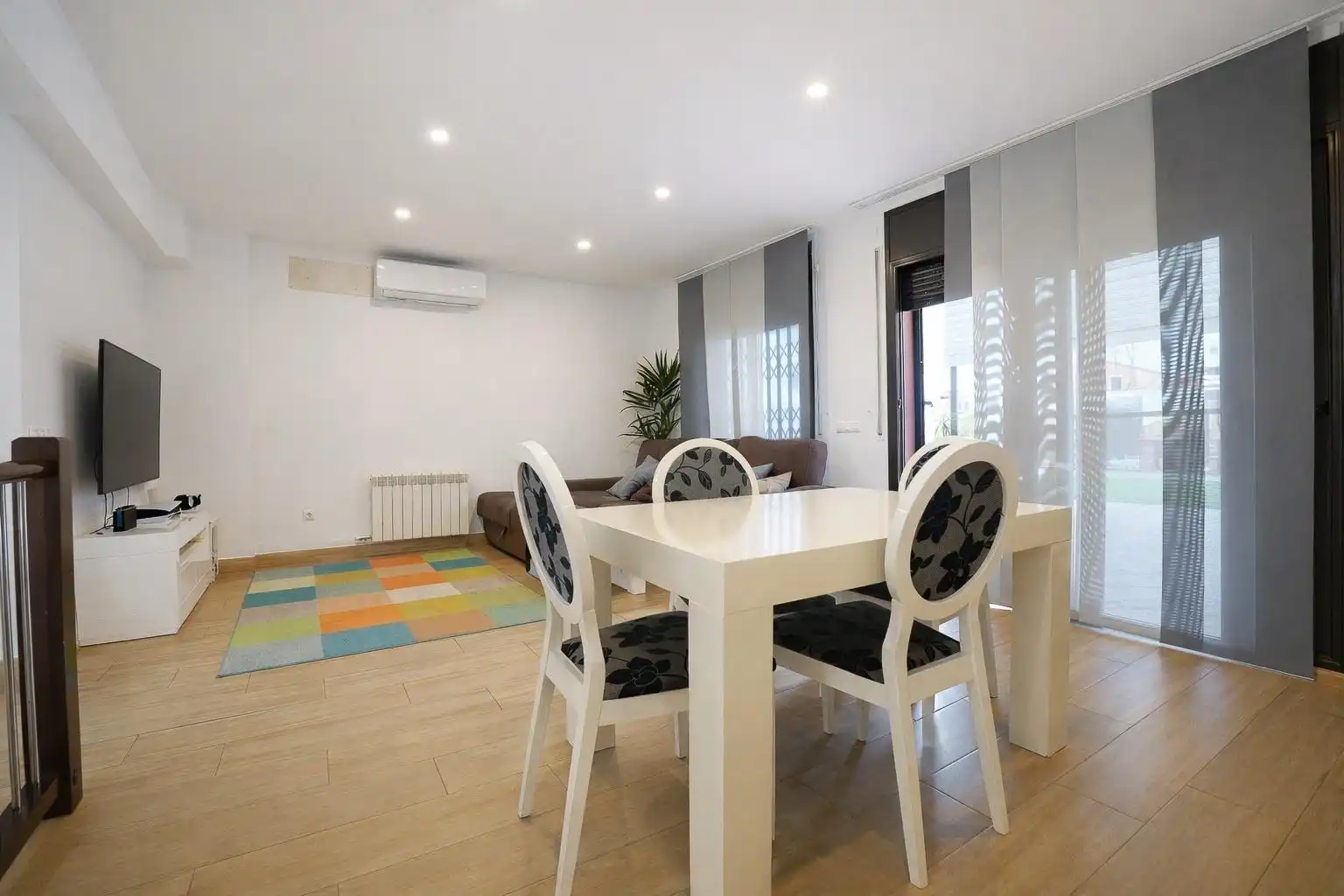 Comedor de Casa adosada en venta en Vilallonga del Camp con Aire acondicionado, Calefacción y Jardín privado