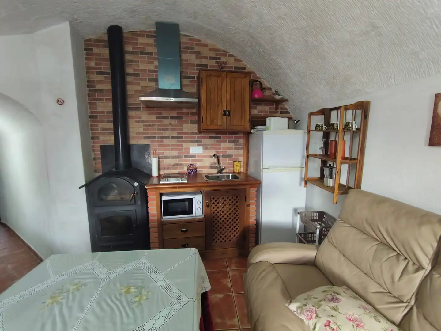 Cuina de Finca rústica en venda en Guadix amb Moblat, Forn i Piscina comunitària