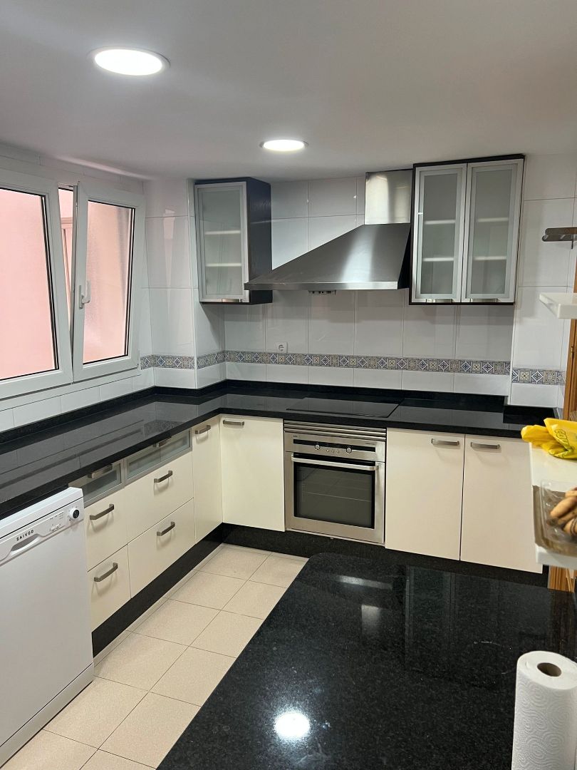 Kitchen of Flat to rent in  Granada Capital  with Air Conditioner, Heating and Furnished
