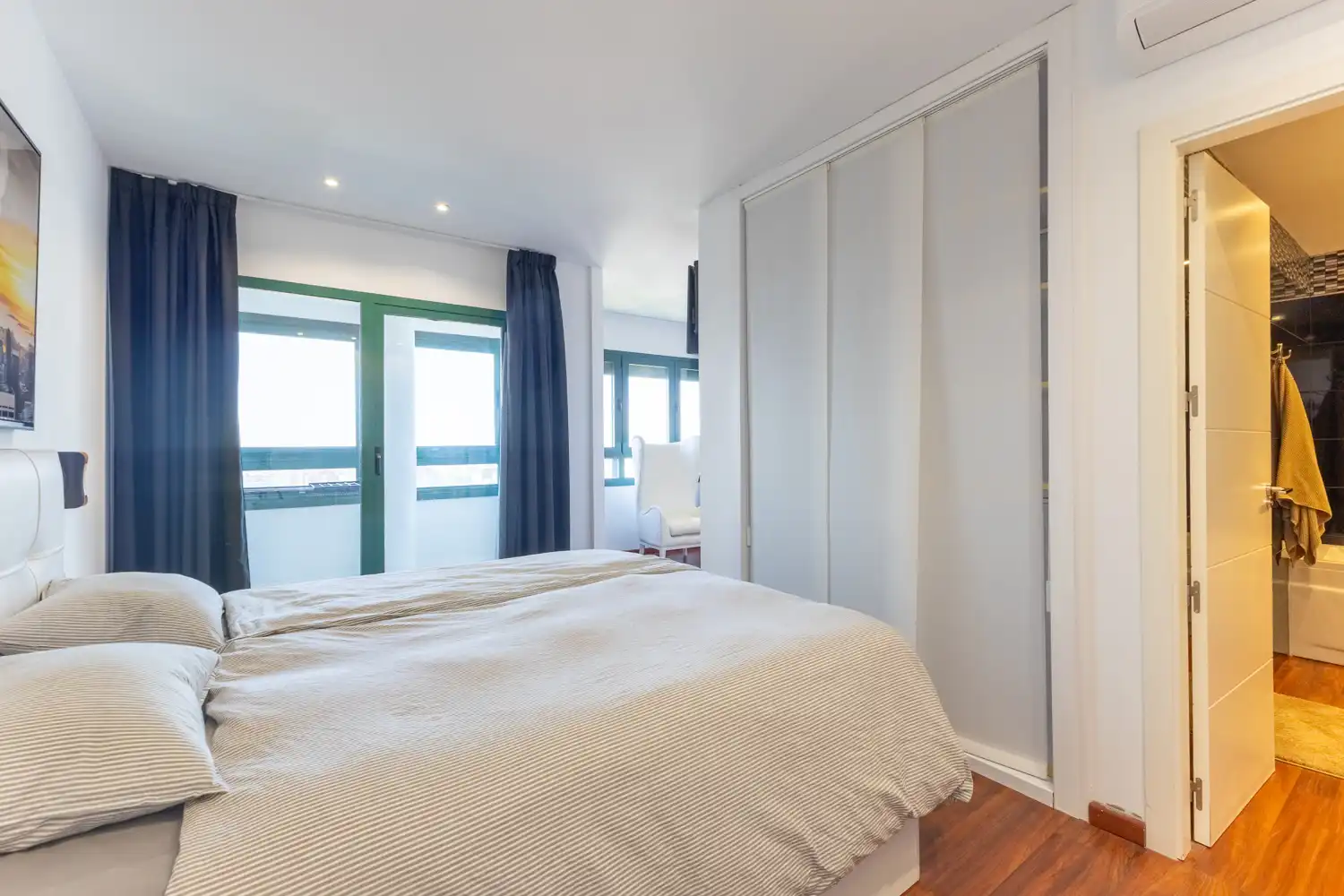 Bedroom of Attic for rent in Valencia  with Air Conditioner, Heating and Parquet flooring