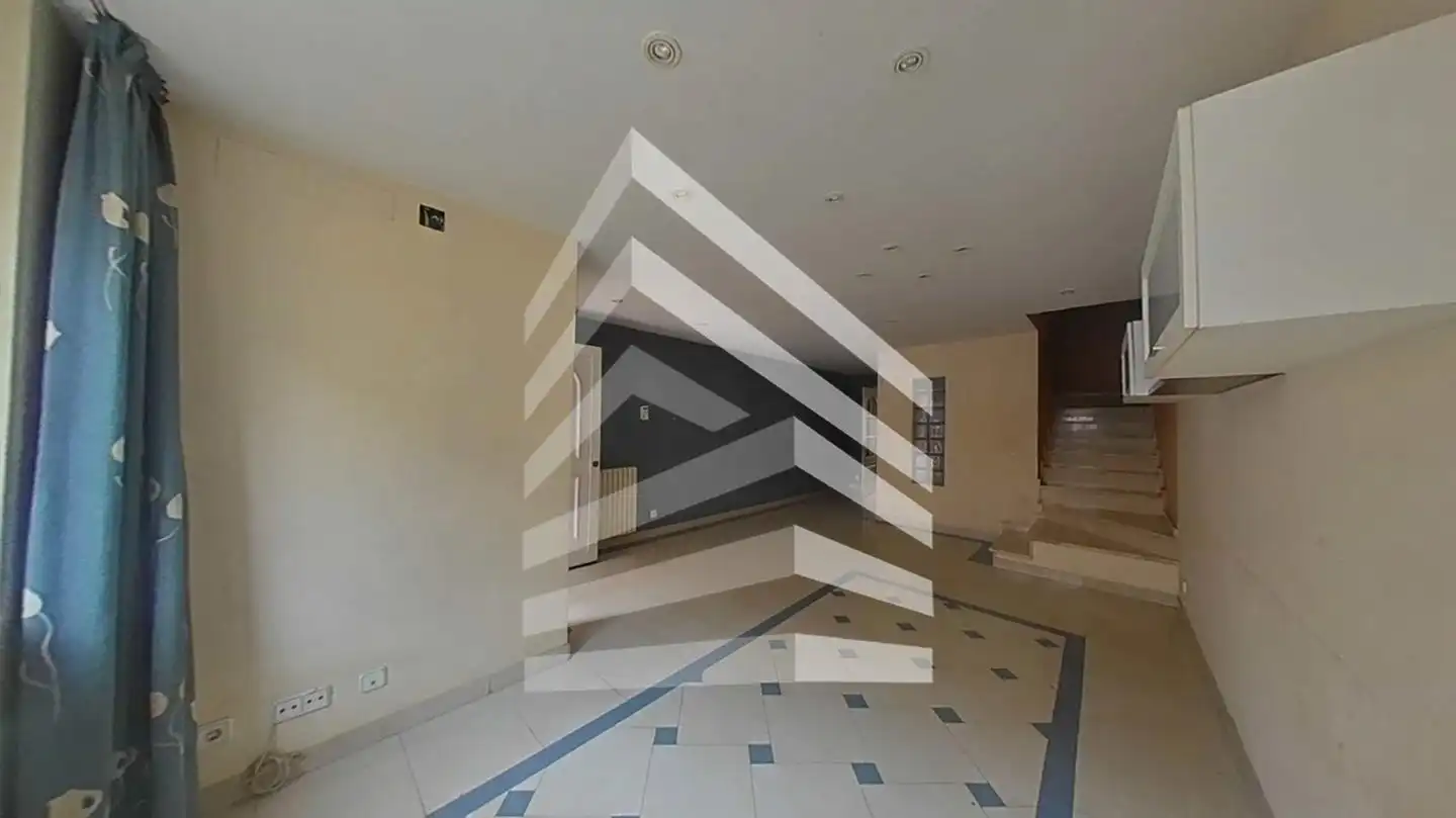 Casa amb terrassa en venda a calle Figueres