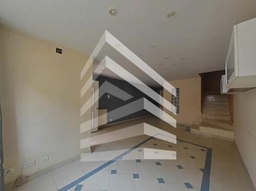 House with balcony for sale in calle Figueres
