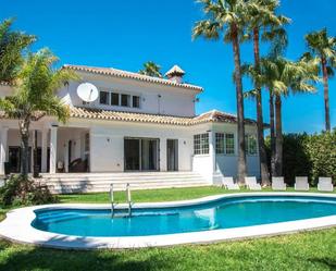 Vista exterior de Casa o xalet de lloguer en Marbella amb Aire condicionat, Terrassa i Piscina