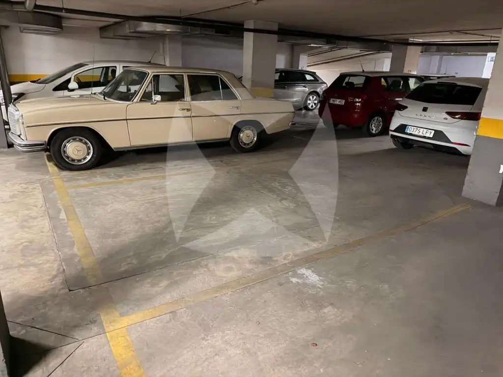 Parking de Oficina de alquiler en Badajoz con Aire acondicionado