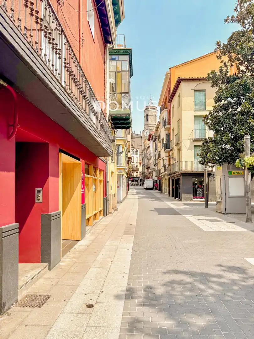 Vista exterior de Àtic en venda en Olot amb Aire condicionat, Calefacció i Terrassa