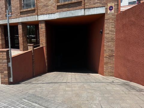Parking of Garage for rent in Figueres