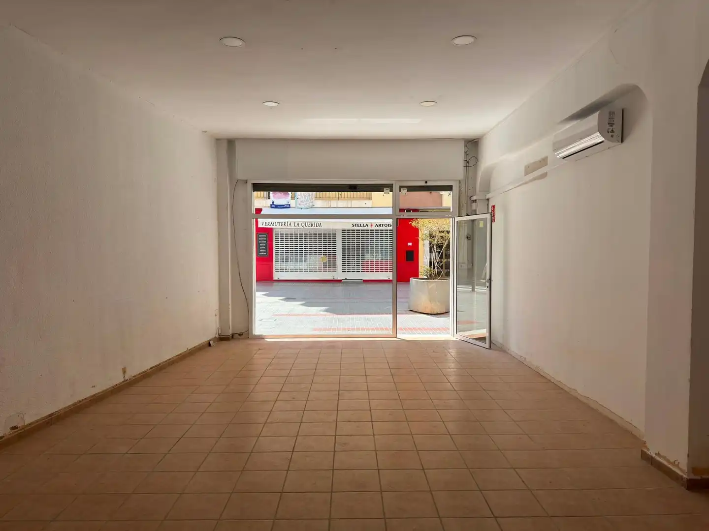 Local comercial de lloguer a Calle Teular