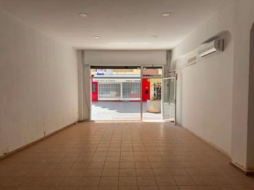 Local commercial à louer à Calle Teular