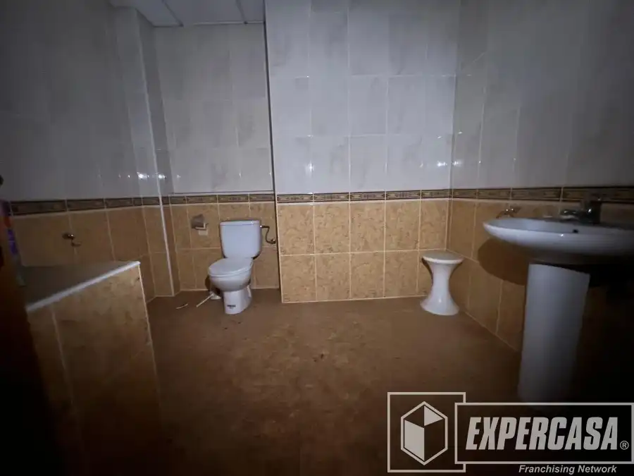 Badezimmer von Geschaftsraum zur Miete in Torrent