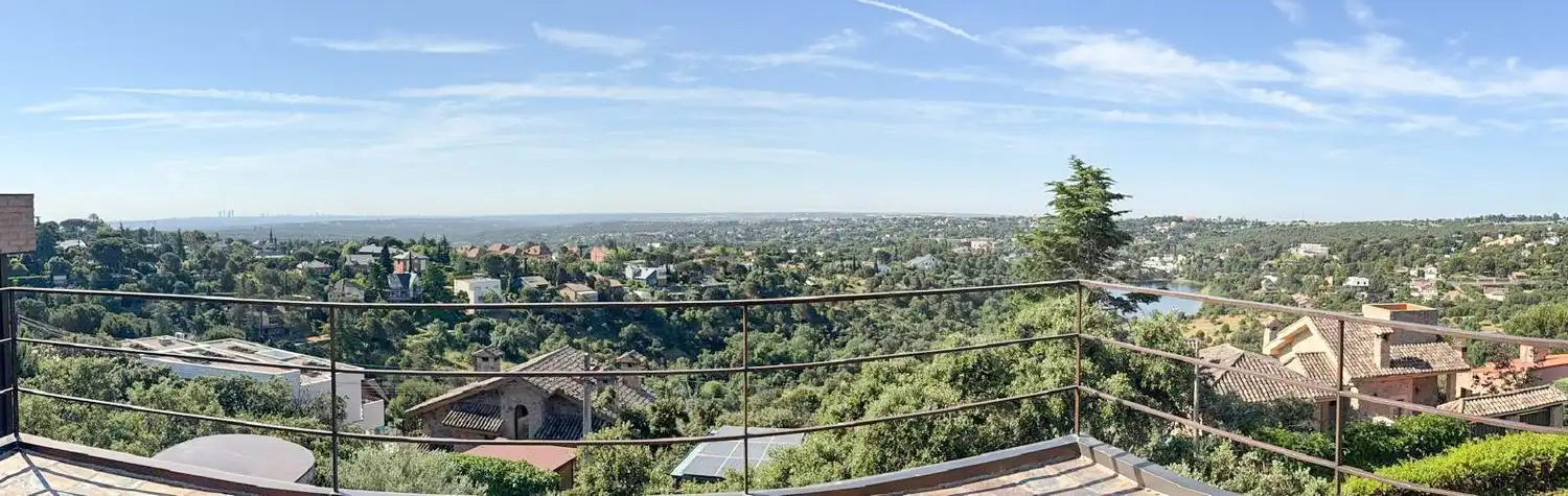 Vista exterior de Casa o xalet en venda en Torrelodones amb Calefacció i Traster