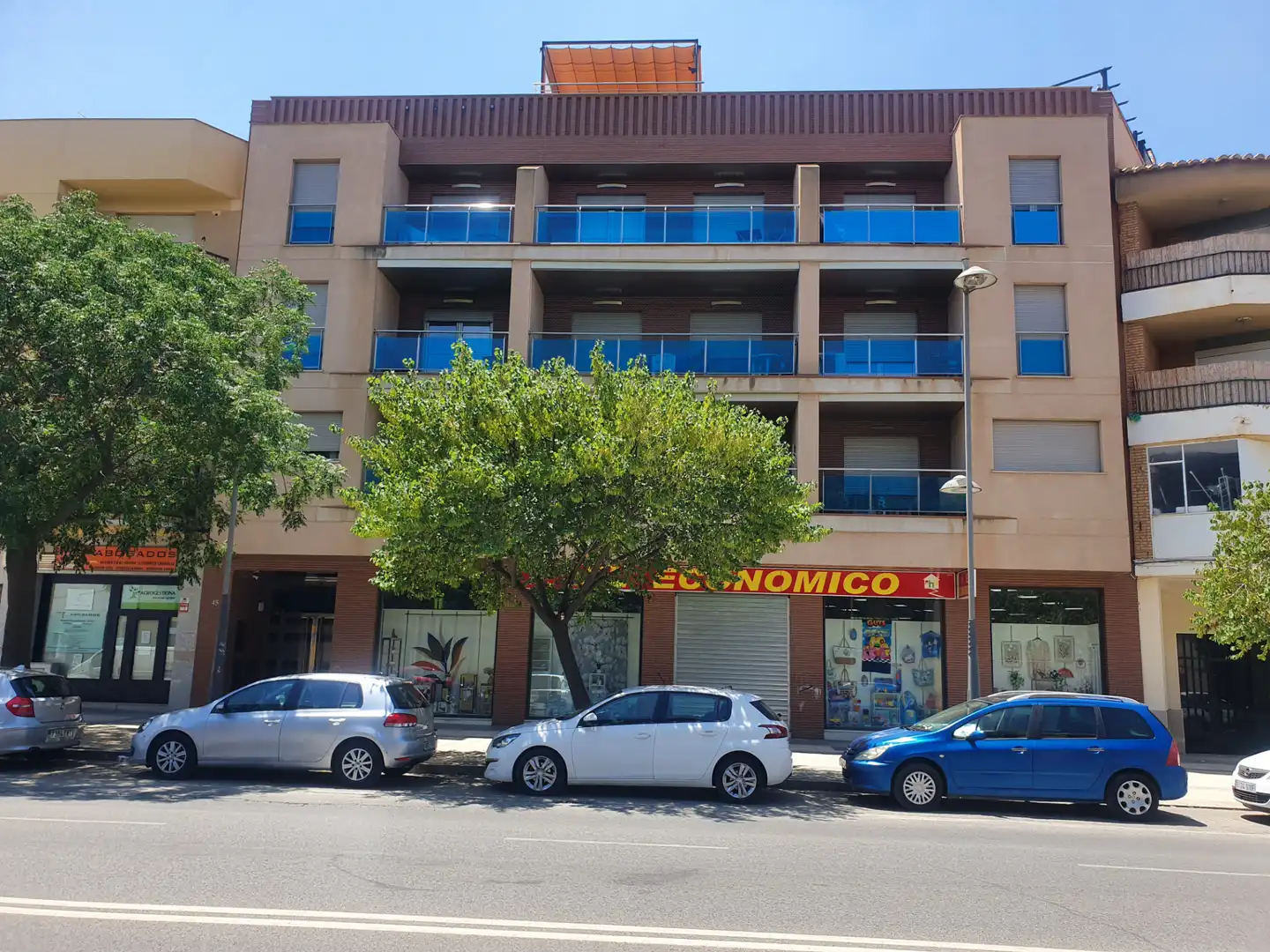 Flat with terrace for sale in Avenida Mariana Pineda 35