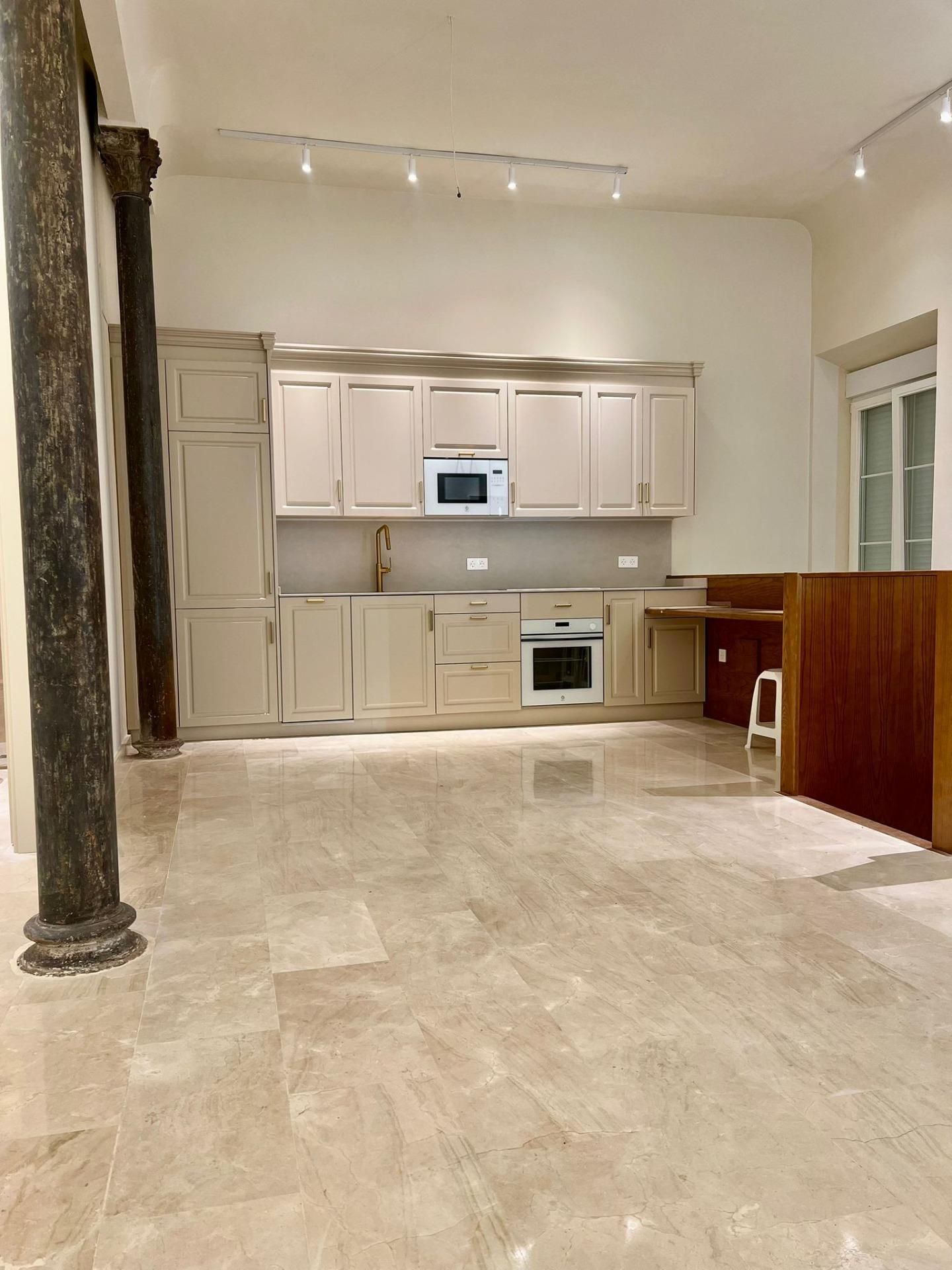 Kitchen of Duplex to rent in  Granada Capital  with Air Conditioner and Alarm