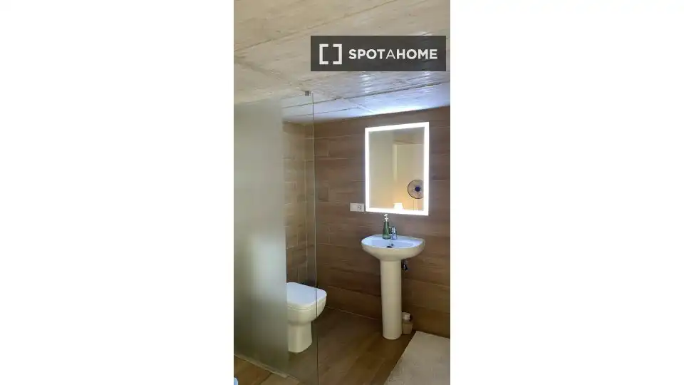 Badezimmer von Wohnung zur Miete in Valencia mit Klimaanlage, Heizung und Möbliert