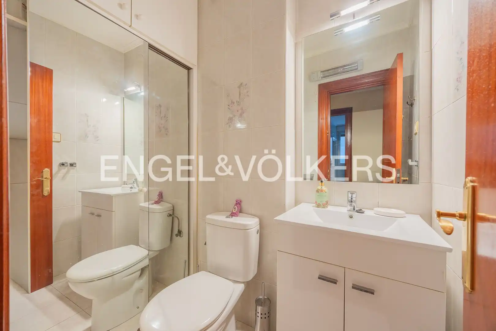 Badezimmer von Wohnung zum Verkauf in Bilbao  mit Heizung und Balkon