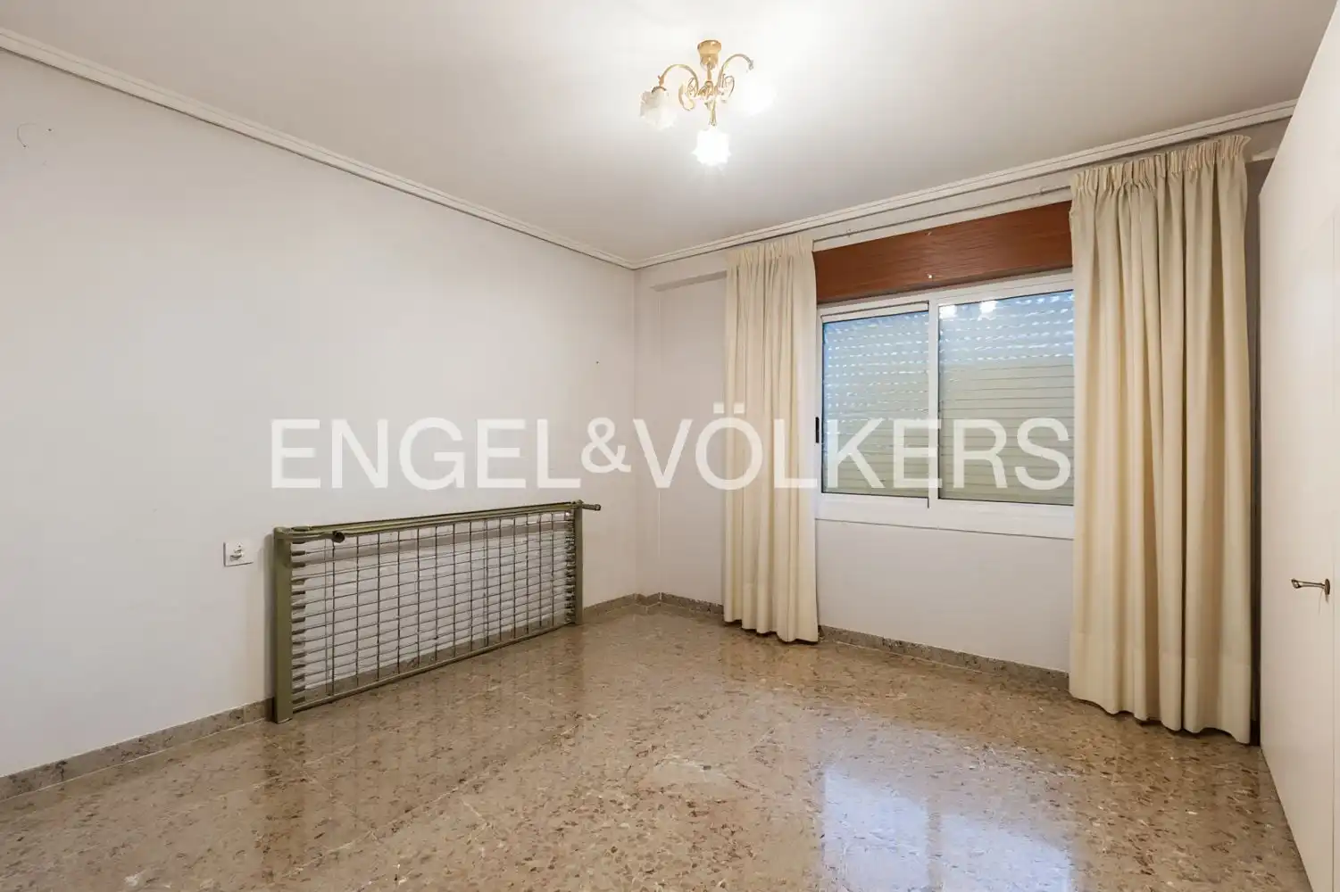 Menjador de Casa o xalet en venda en Paterna amb Calefacció, Jardí privat i Terrassa