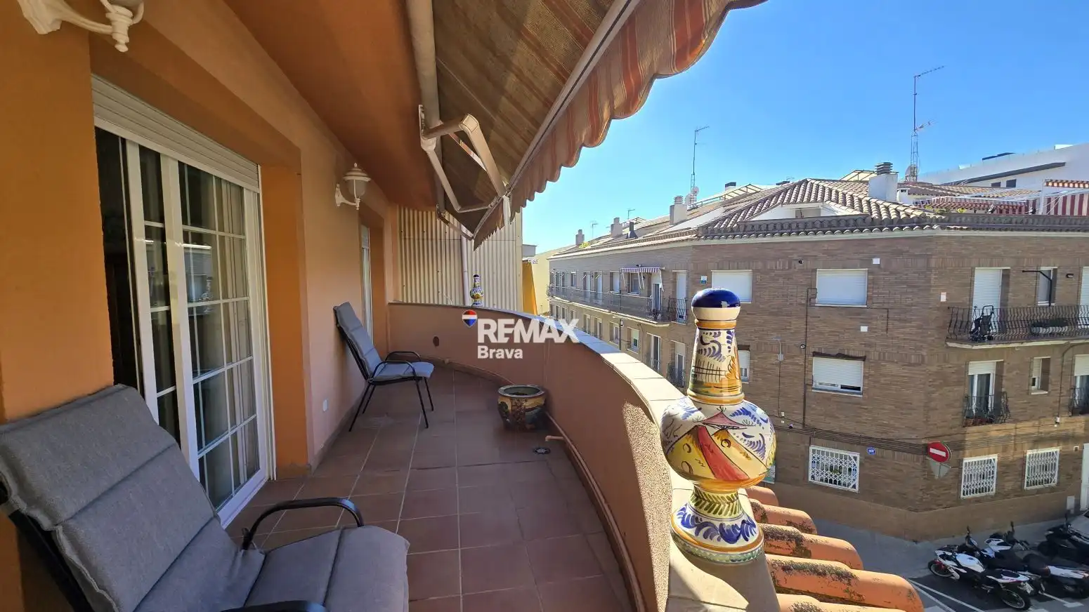 Vista exterior de Casa o xalet en venda en Pineda de Mar amb Aire condicionat, Calefacció i Terrassa