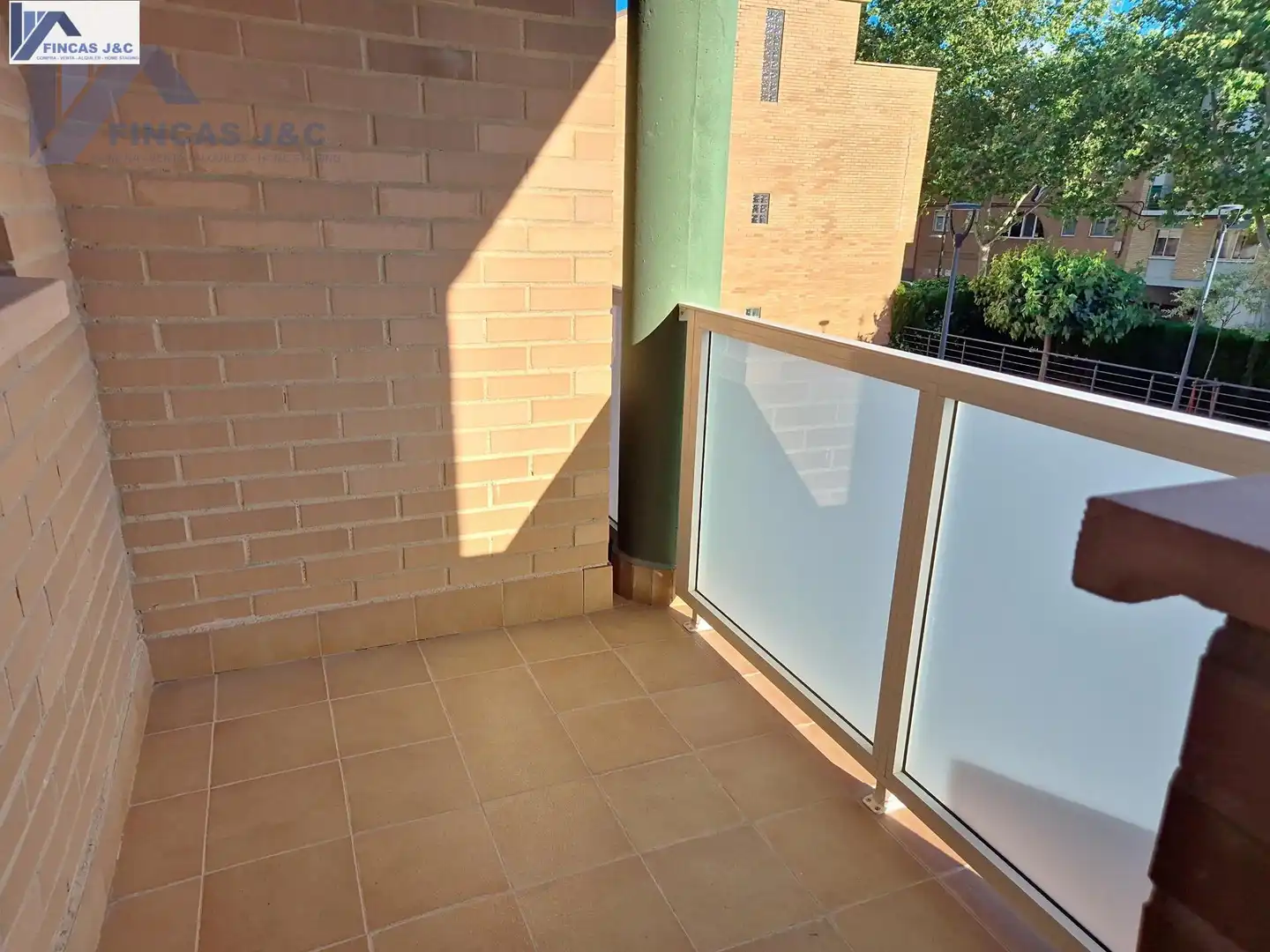 Terraza de Casa adosada en venta en Zaragoza con Aire acondicionado, Calefacción y Jardín privado