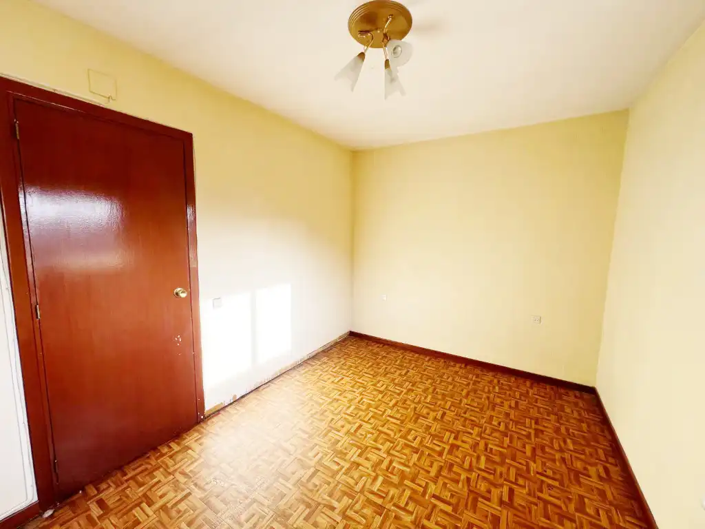 Habitación de Piso en venta en Madrid con Calefacción, Parquet y Terraza