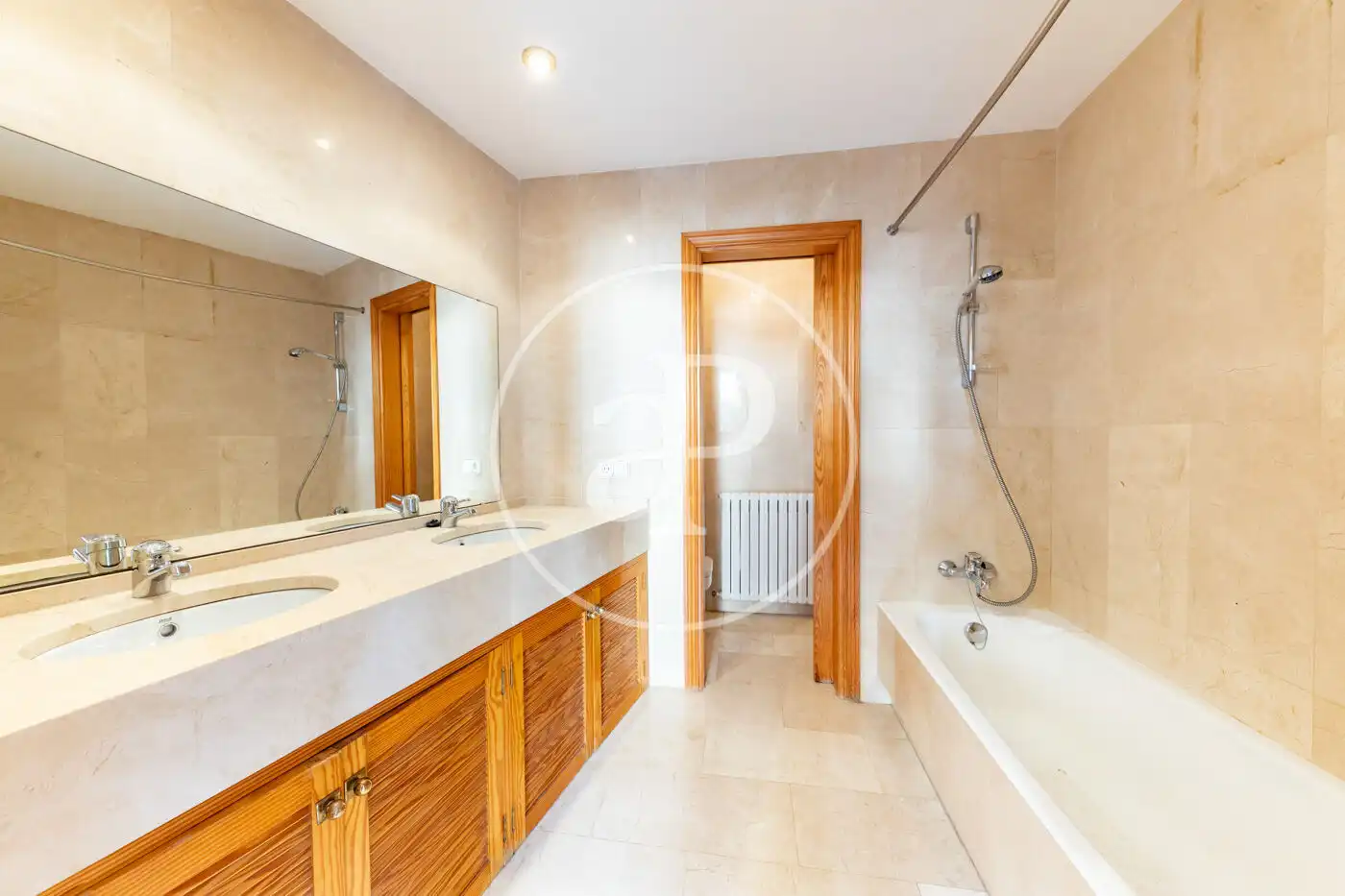 Baño de Piso en venta en  Palma de Mallorca con Calefacción, Jardín privado y Terraza