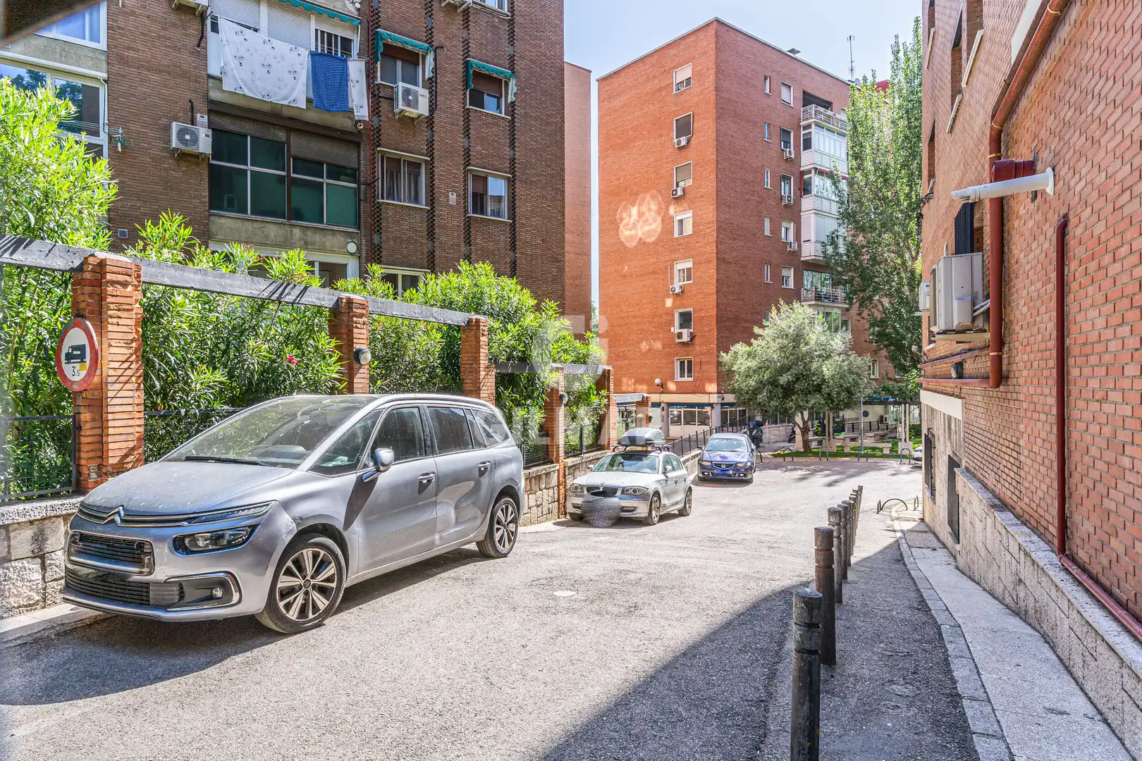 Parking of Flat for sale in Madrid  with Heating and Balcony
