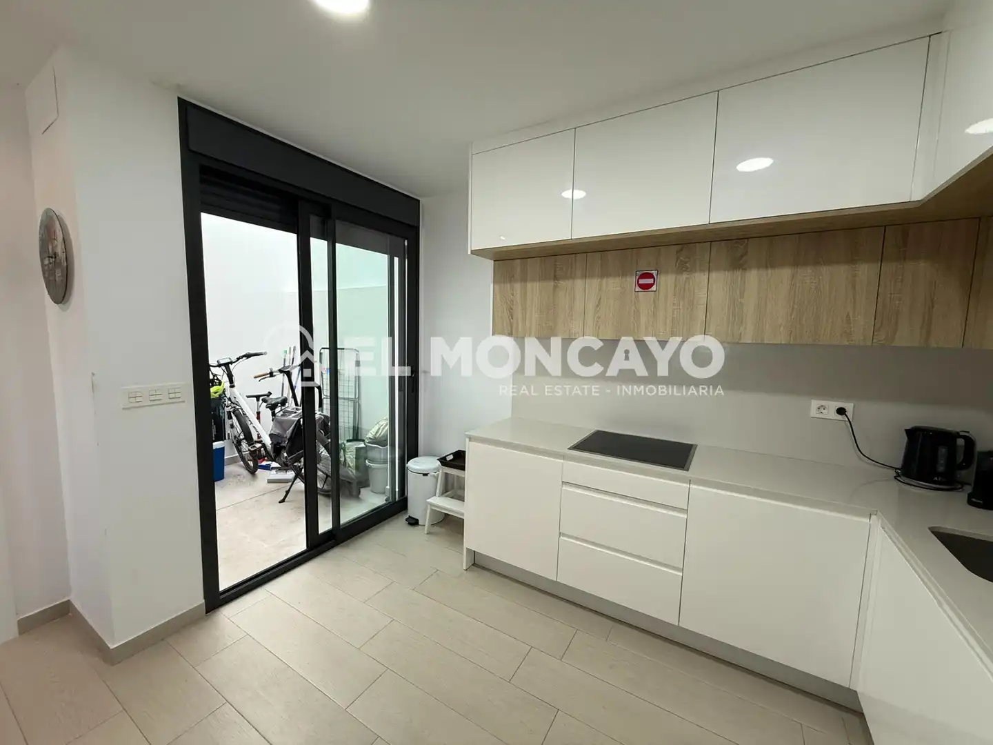 Cocina de Casa adosada en venta en Rojales con Aire acondicionado, Calefacción y Jardín privado