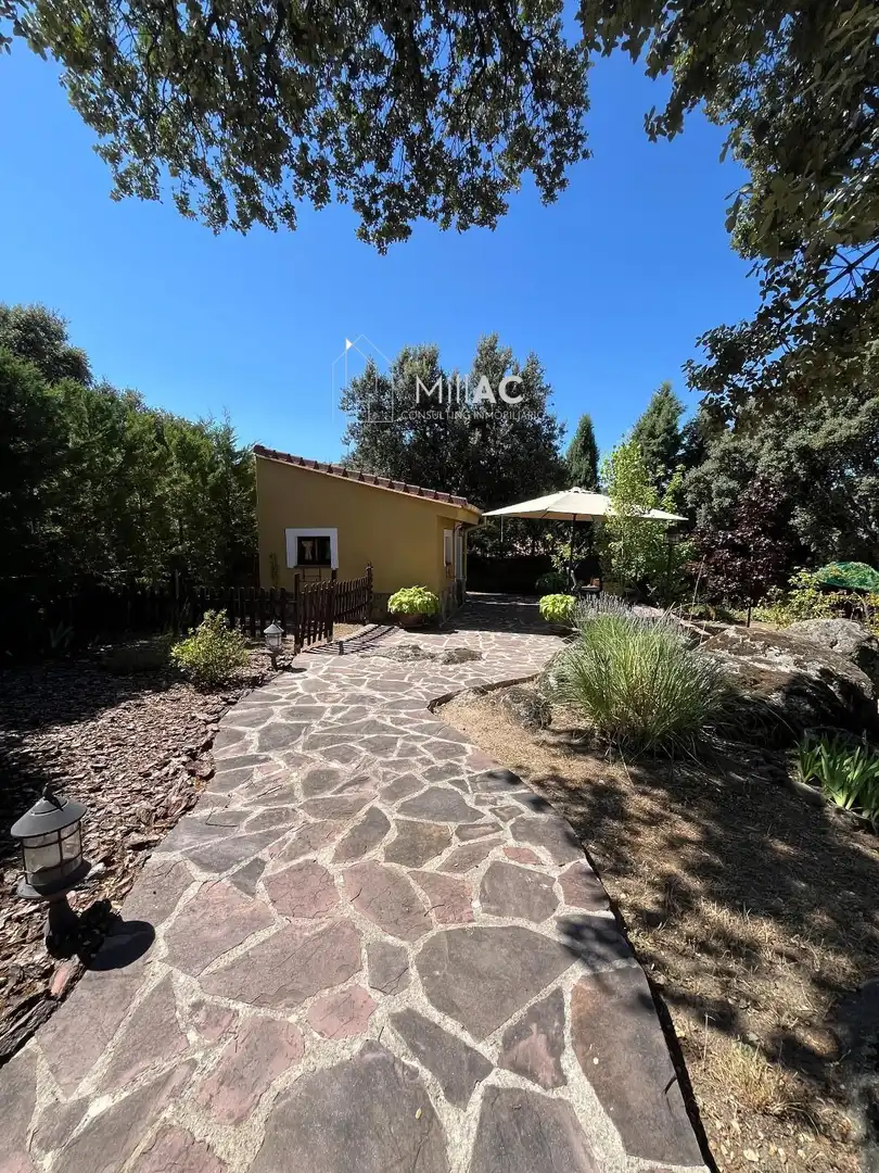Exterior view of Houses for sale in El Espinar  with Heating, Private garden and Terrace