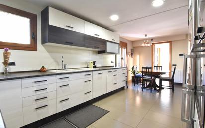 Kitchen of House or chalet for sale in Barberà del Vallès  with Air Conditioner, Heating and Private garden