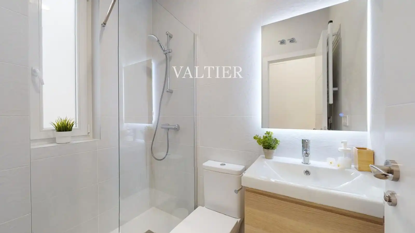 Bathroom of Flat for rent in Madrid  with Furnished