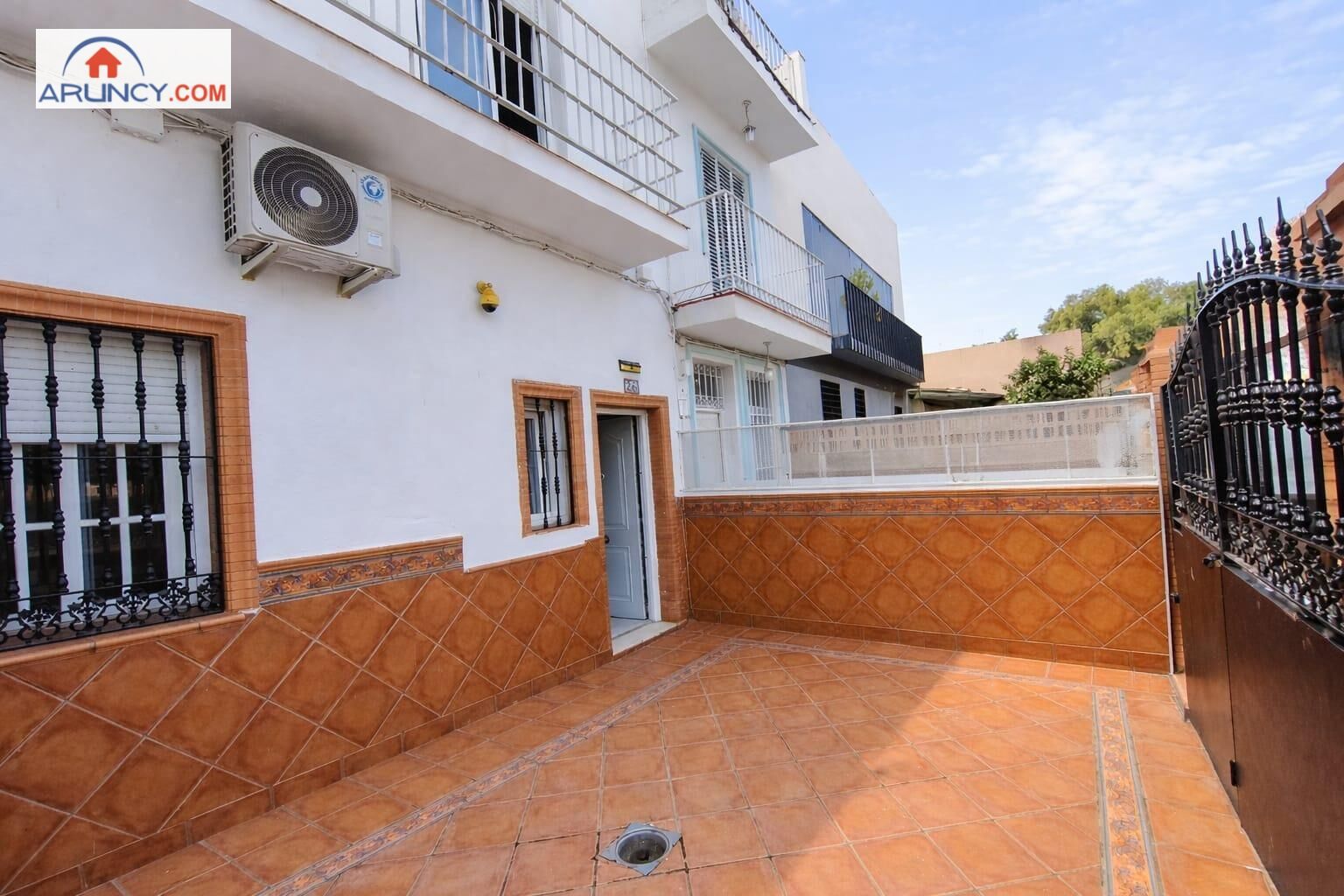 Exterior view of House or chalet for sale in  Sevilla Capital  with Air Conditioner, Terrace and Storage room