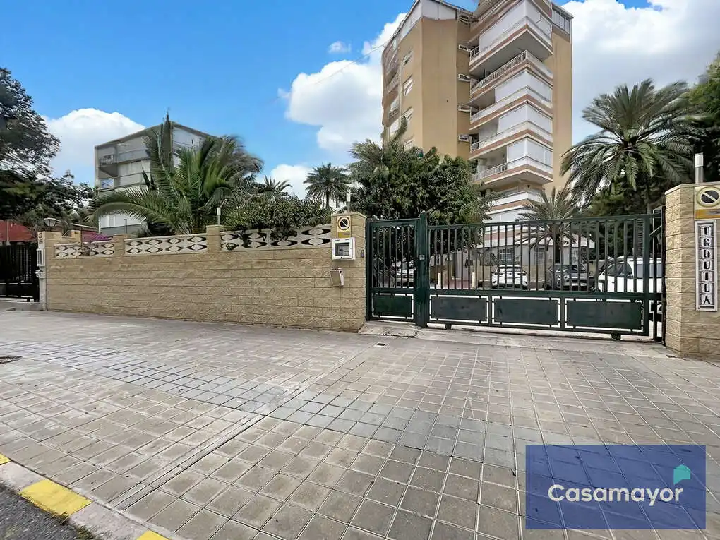 Außenansicht von Wohnung zum Verkauf in Alicante / Alacant mit Klimaanlage, Heizung und Terrasse