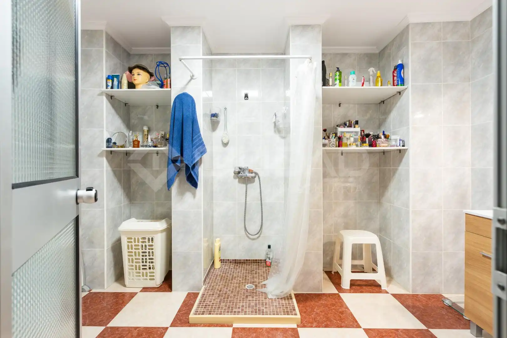 Bathroom of Houses for sale in Sevilla