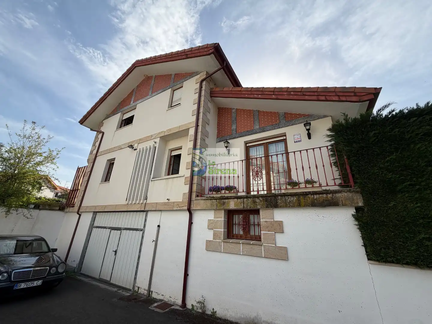 Vista exterior de Casa o chalet en venta en Castro-Urdiales con Calefacción, Jardín privado y Terraza