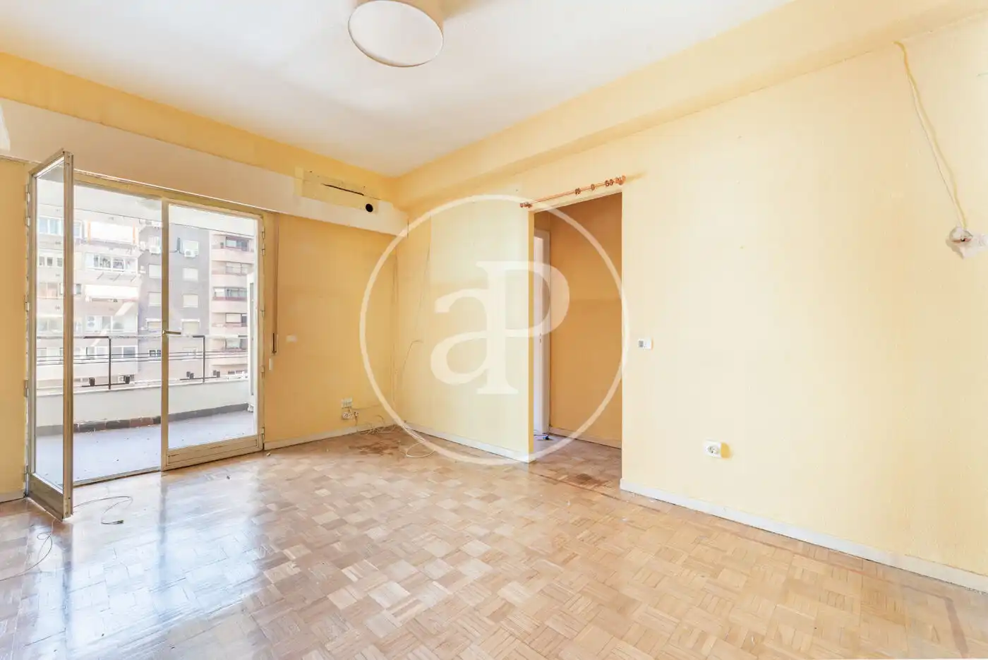 Habitación de Piso en venta en Madrid con Calefacción, Terraza y Balcón